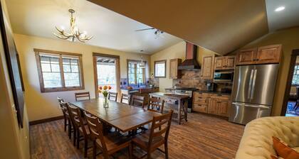 Spacious 4-bedroom hotel suite with WiFi, AC in gorgeous West Glacier