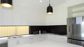 Kühlschrank, Mikrowelle, Geschirrspüler