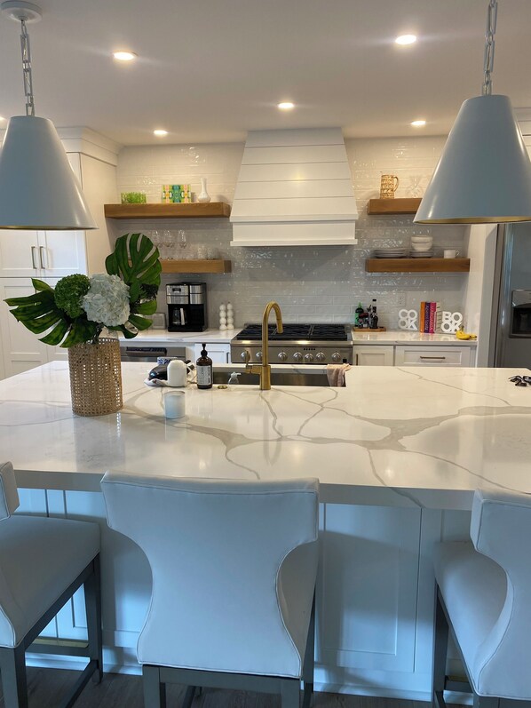 Mikrowelle, Ofen, Herdplatte, Geschirrspüler