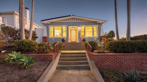 A two-story house with a front porch, a staircase, and a brick wall. - Cliff View by Avantstay Hot Tub + Fire Pit 1 Block From Downtown La Jolla (La Jolla)