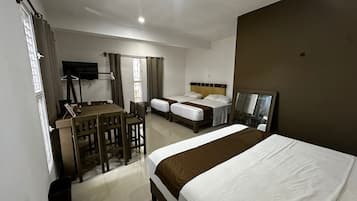 Family Suite | 1 bedroom, in-room safe, desk, laptop workspace