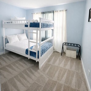 3 chambres, coffre-fort, lit de bébé portatif, accès au Wi-Fi (inclus)