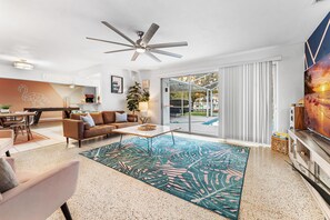 Smart TV, chimenea, videojuegos y estéreo