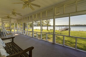 Terrace/patio - Paradise Point | 2BR 2BA on Lake Murray (Prosperity)