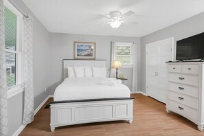 2 bedrooms, iron/ironing board, travel cot, free WiFi