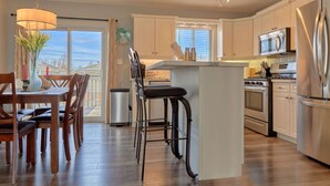 Unclassified image, 4 of 41, button - Family friendly summer getaway, short walk to beach, restaurants, etc... (Meaford)