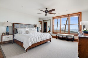 6 bedrooms, desk, iron/ironing board, travel cot