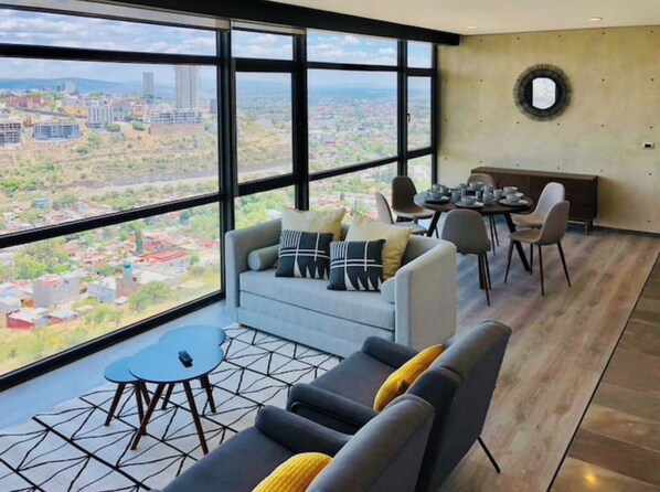 Living area - Spacious and Luxurious Campanario area w/swimming pool 5to piso (Santiago de Querétaro)