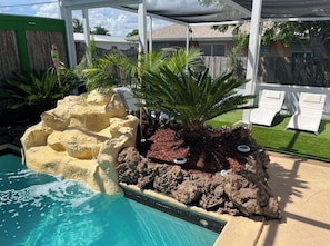 Outdoor pool, a heated pool - Beautiful Oasis in Fort Lauderdale (Davie)