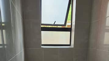 Comfort Double Room, Garden View | Bathroom