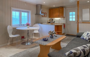 Smart TV - Awesome home in Lauvstad with WiFi (Lauvstad)