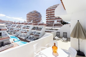 Outdoor dining - Home2Book Sunny Poolside Apt in Las Floritas (Playa de la Américas)