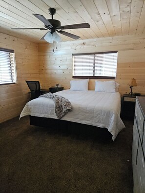 3 bedrooms, desk, travel cot, free WiFi