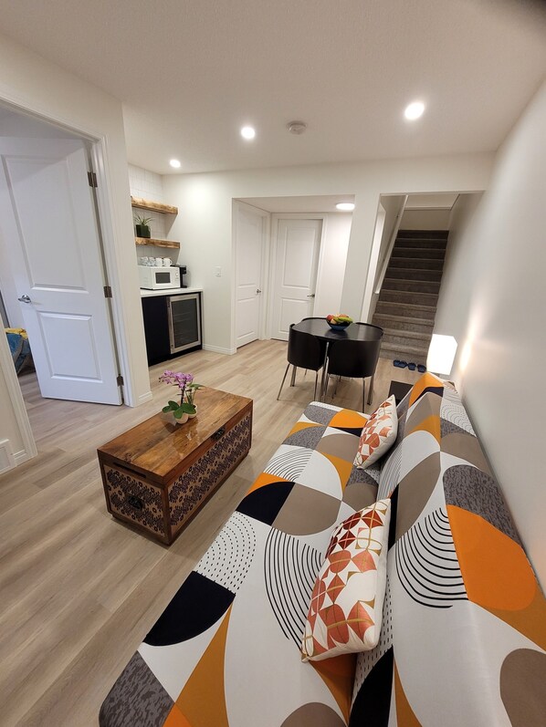 Smart TV, printers - Cozy new unit near restaurants, bars, stores, bus stations, and hospital. (Calgary)