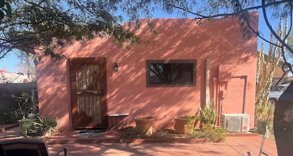 Peaceful Private 1-bedroom Casita in Mesa. AC, W&D, Private Parking & more!