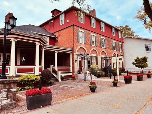 Big Tree Treaty Room - Big Tree Inn

