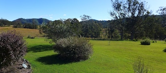 Lenoroc - Rural Ambience with Netflix. 
Stay on working farm 14 minute from town