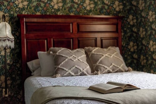 Lily of the Valley Room - Big Tree Inn

