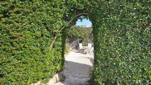 A gravel path leading to a white table and chairs set under a leafy archway. - Pet friendly home in Cornillon (Cornillon)