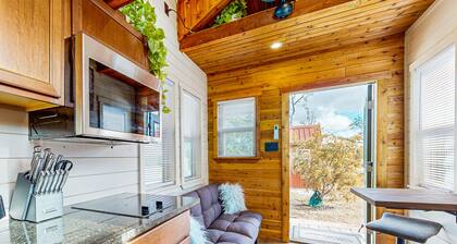 Tranquil cabin with firepit, AC, covered patio and free wifi