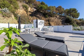 Outdoor dining - BANDERAS & SPA NORA HIDROMASSAGE+JACUZZI (CAMINITO DEL REY/MASSAGE ON REQUEST) (Carratraca)