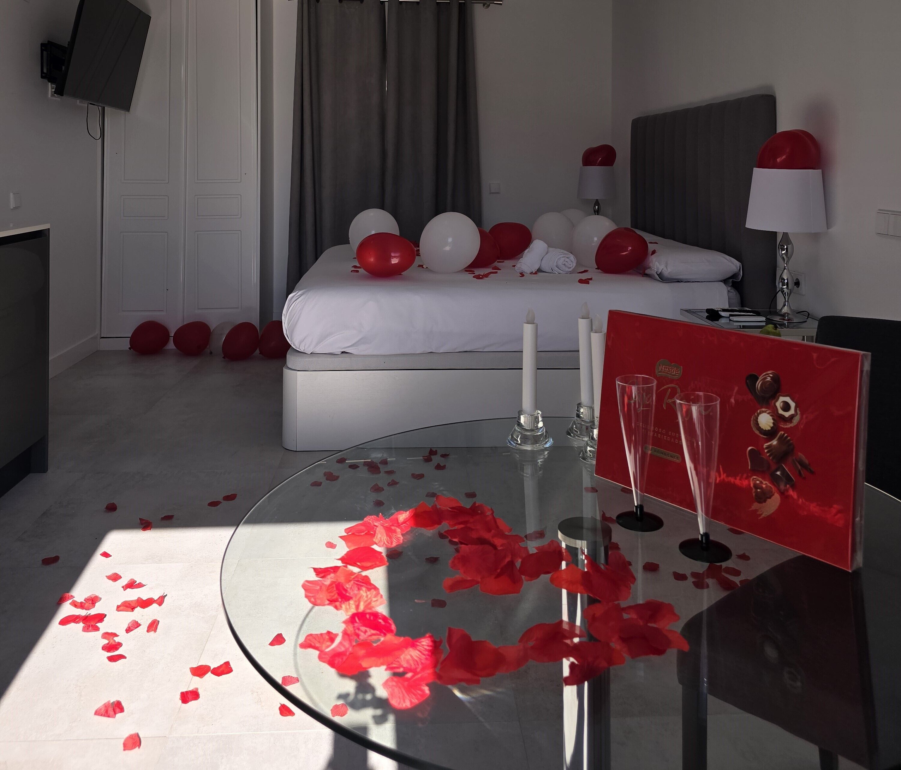 1 slaapkamer, een strijkplank/strijkijzer, wifi, beddengoed