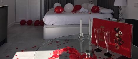 1 slaapkamer, een strijkplank/strijkijzer, wifi, beddengoed