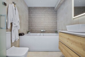 Poreamme, hiustenkuivaaja, pyyhkeet, saippua