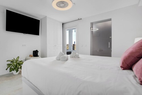 BANDERAS & SPA NORA HIDROMASSAGE+JACUZZI (CAMINITO DEL REY/MASSAGE ON REQUEST)