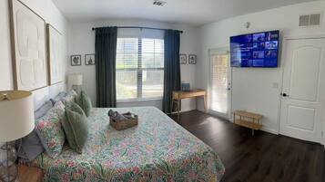 2 camere, una cassaforte in camera, una scrivania, ferro/asse da stiro