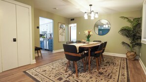 Dining - Stylish centrally located 5-bedroom house in enjoyable Cedar City with AC, WiFi (Cedar City)