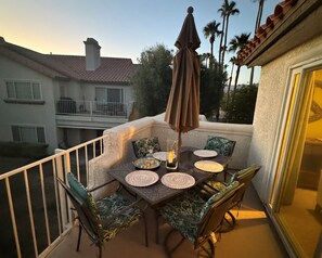 Outdoor dining - Eternal Palms of Desert Falls (Palm Desert)