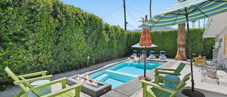 Outdoor pool, pool umbrellas, sun loungers