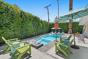 Outdoor pool, pool umbrellas, sun loungers - Modern Heart Oasis With Pool! (Palm Springs)
