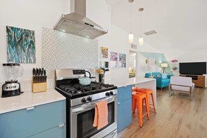 House, Multiple Beds, Pool Access, Pool View (Modern Heart Oasis) | Private kitchen