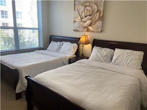 2 Schlafzimmer, Schreibtisch, Bügeleisen/Bügelbrett, WLAN