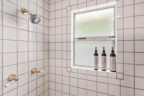 House, Multiple Beds, Pool Access, Mountain View (San Jacinto Villa) | Bathroom | Hair dryer, towels - San Jacinto Villa Private Pool (Palm Springs)