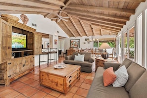 House, Multiple Beds, Pool Access, Mountain View (San Jacinto Villa) | Living area