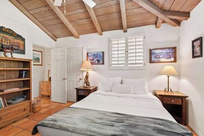 ハウス ベッド (複数台) プールアクセス マウンテンビュー (San Jacinto Villa) | 5 室のベッドルーム、客室ごとに異なる装飾、客室ごとに異なるインテリア、ベッドシーツ