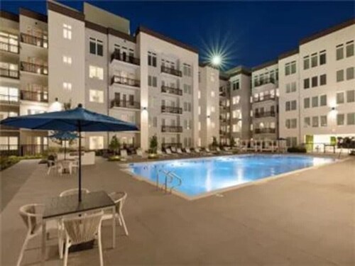 Fully Furnished 2b/2b Apartment in the Galleria