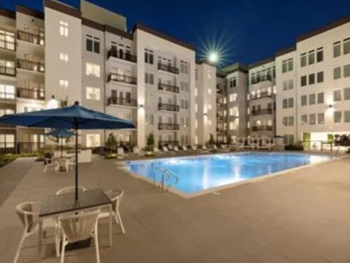 Beautiful Spacious 2 bed/2bath Apartment in The Galleria