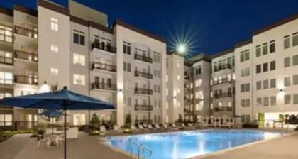 Beautiful Spacious 2 bed/2bath Apartment in The Galleria