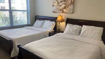 2 عدّة غرف نوم ومكواة/لوح كي وواي فاي مجانًا وملاءات أسرّة