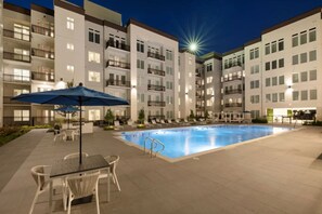 Pool - Spacious 2 bed/2bath in the Galleria (Houston)