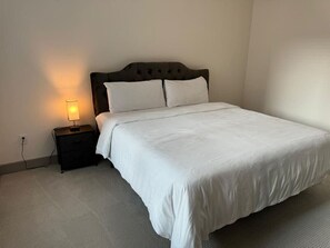 3 bedrooms, iron/ironing board, free WiFi, bed sheets - Furnished 3-Bed, 2.5-Bath Apartment Near Galleria (Houston)