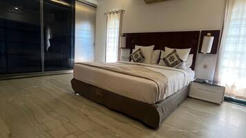 9 bedrooms, free WiFi, wheelchair access