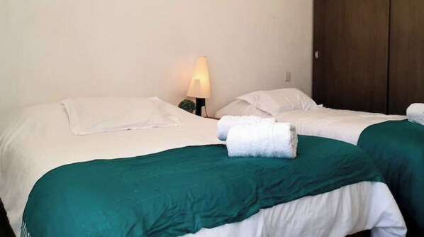 3 bedrooms, iron/ironing board, WiFi, bed sheets