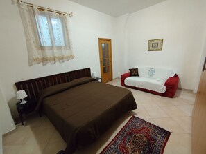 2 chambres, fer et planche à repasser, Wi-Fi gratuit, draps fournis