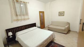 2 chambres, fer et planche Ă repasser, Wi-Fi gratuit, draps fournis