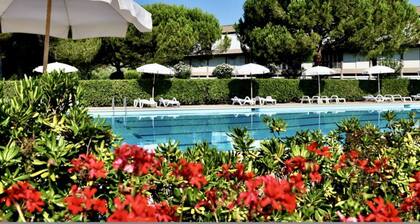 Studio apartment for 3 people (30 mq.) consisting of a living room with kitchenette, double or twin sofa bed and single or twin sofa bed, bathroom with shower.They can be on the ground floor or first floor.Balcony or garden equipped with table and chairs